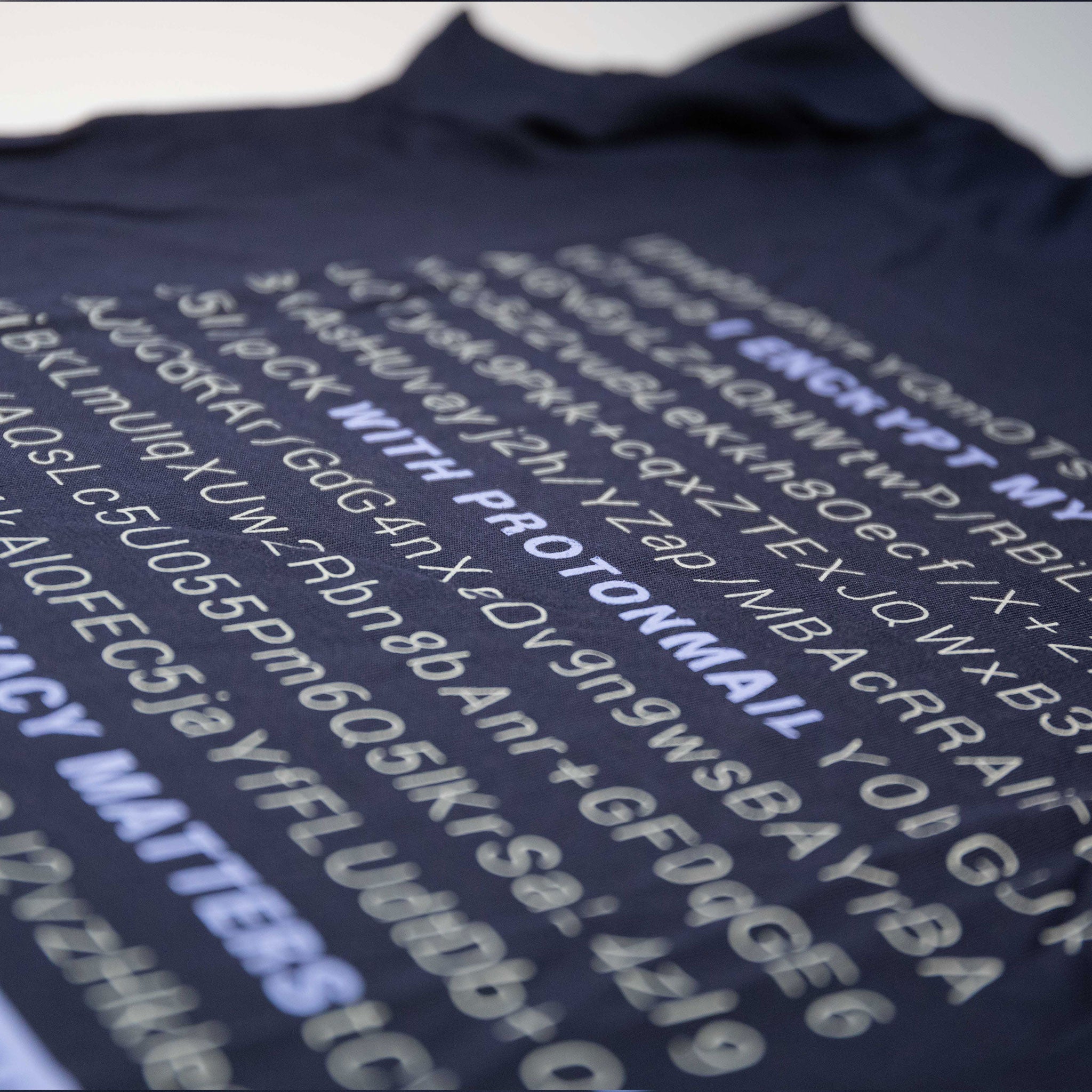 <transcy>Женская футболка Encrypted</transcy>